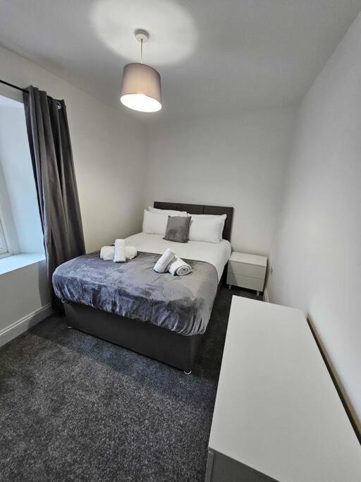 Fully Equipped Kitchen, Double Room Neath Esterno foto